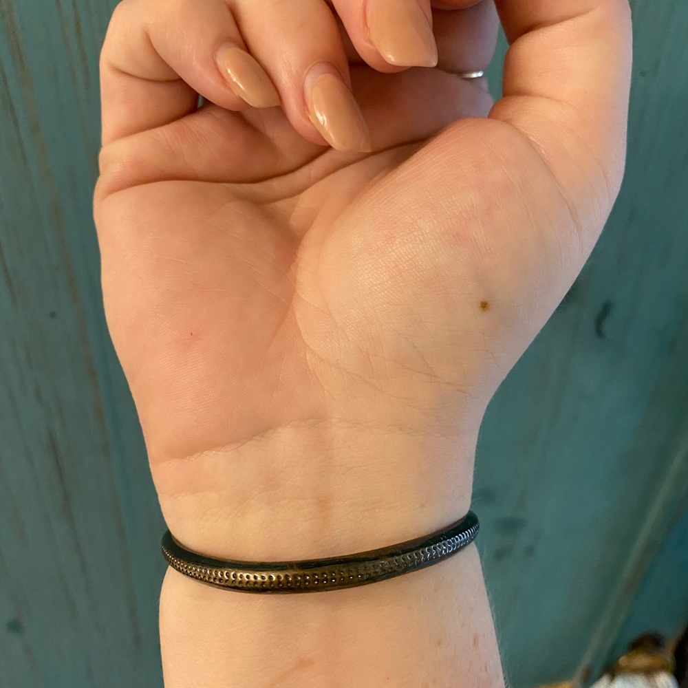 Kendra Scott gunmetal silver abalone cuff - Picture 2 of 5